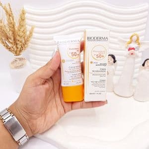 ضد آفتاب رنگی بیودرما مدل spf 50 حجم 30 میل