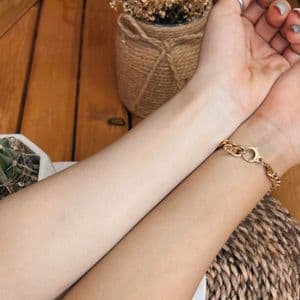 اسپری ضد آفتاب و روشن کننده