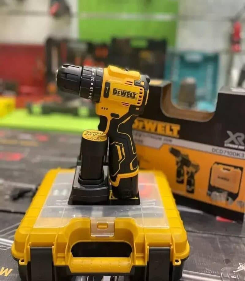 دریل شارژی 24 ولتی براش لس دیوالت چکشی دو باطری مدل D710DK3