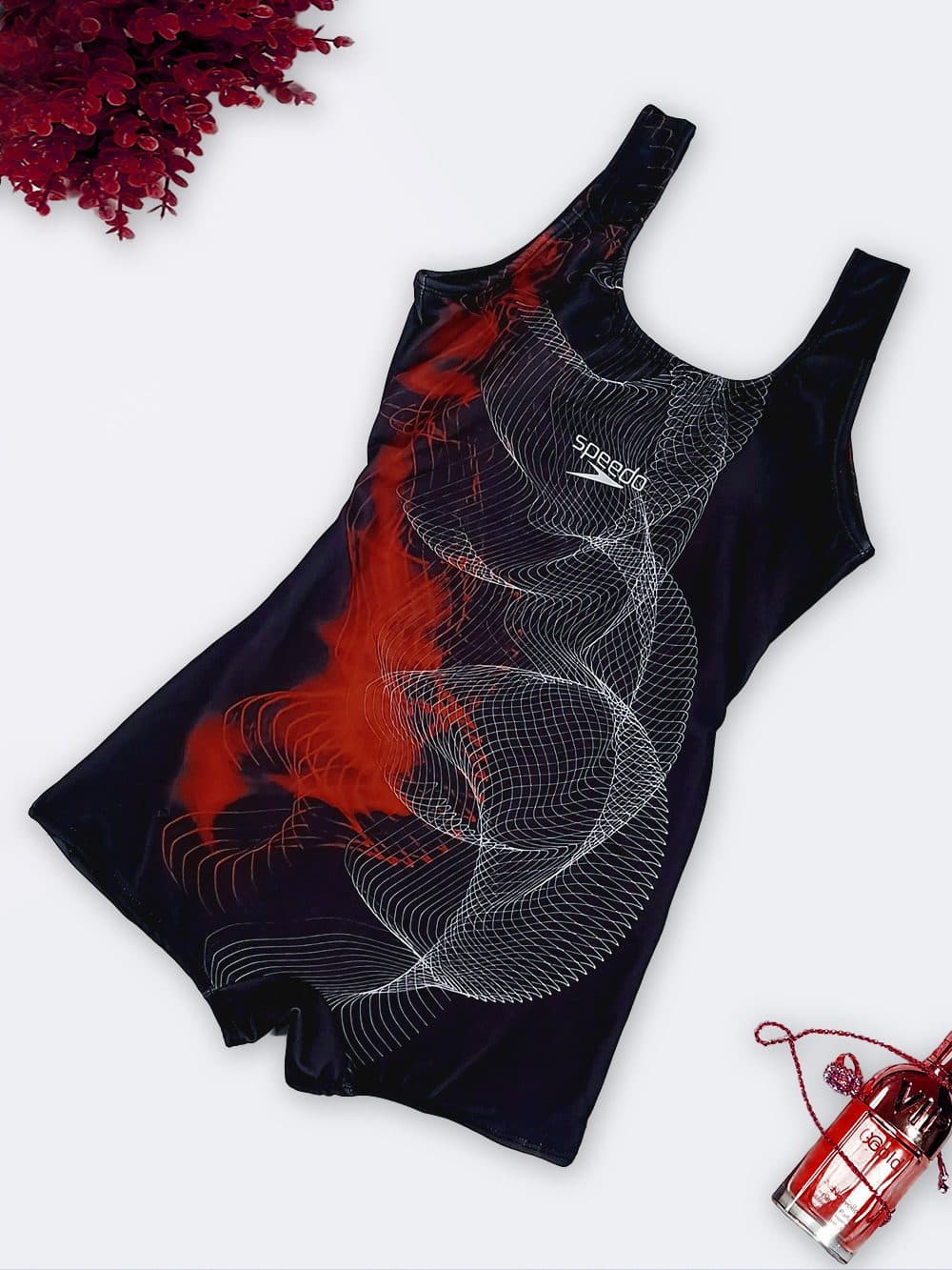 مایو پادار زنانه پوشیده به رنگ مشکی اسپیدو ( Speedo ) با کاپ و پارچه استرج ضد کلر